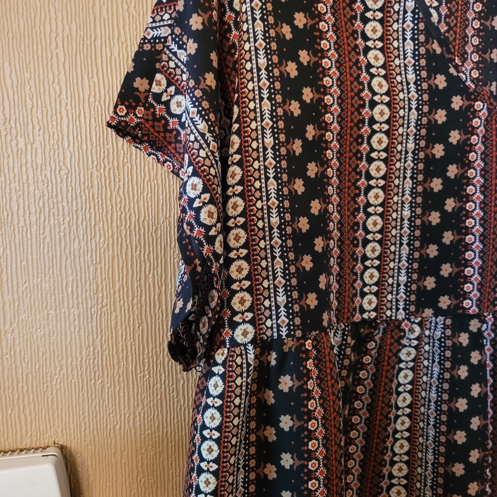 EMERY ROSE Patterned Short Sleeve Top - Picture 2 of 4